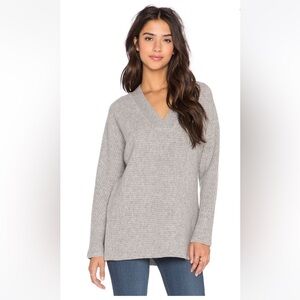Vince,Traveling  Rib V Neck Sweater in
Heather Steel. Cashmere blend.